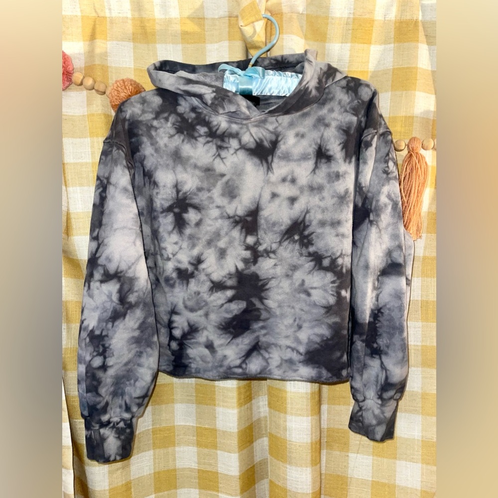 Girls 10/12 cropped tie dye hoodie by art class EUC, worn once